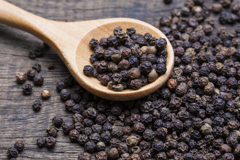 Ingredient Spotlight: Black Pepper Extract - Bioperine: A Key to Enhanced Bioavailability and Health Benefits - Arma Sport